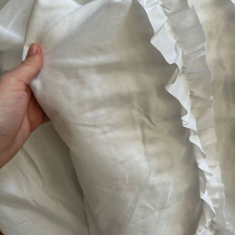 Twin Size White ruffle comforter Cynthia Rowley